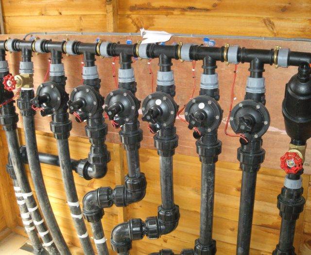 Irrigation control manifold with solenoid valves