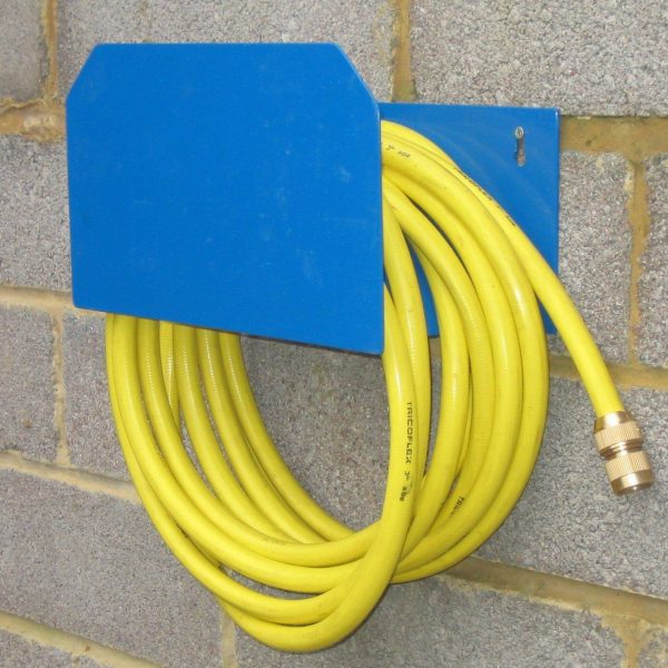 Sturdy metal wall hose hanger with Tricoflex hose pipe
