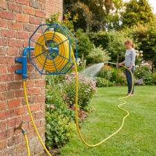 Wall mounted swivel hose reel