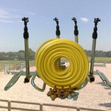 Ménage temporary watering kit for horse arenas